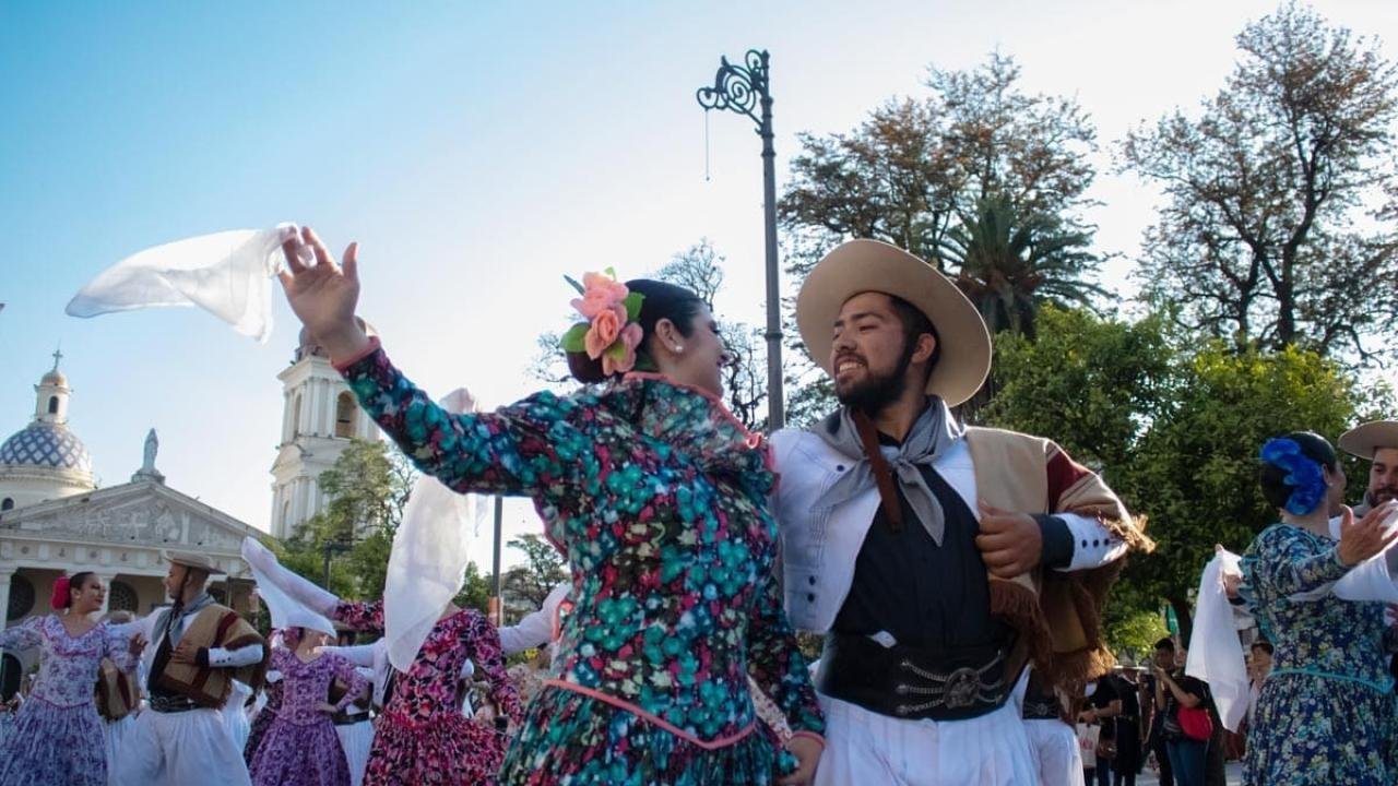 Gran Fiesta de la Cultura Tucumana: Folklore en Plaza Independencia